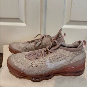 Nike Women's Pink Nike VaporMax Flyknit 2.0 Sneakers Size 6.5